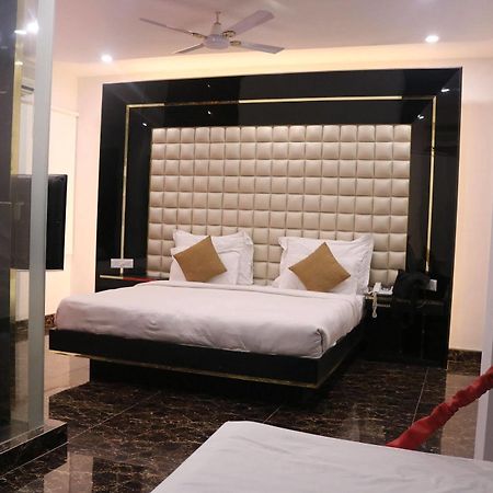 Hotel Sri Nanak Continental Delhi  Esterno foto