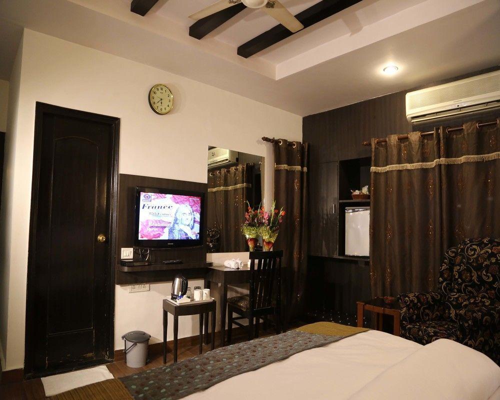 Hotel Sri Nanak Continental Delhi  Esterno foto