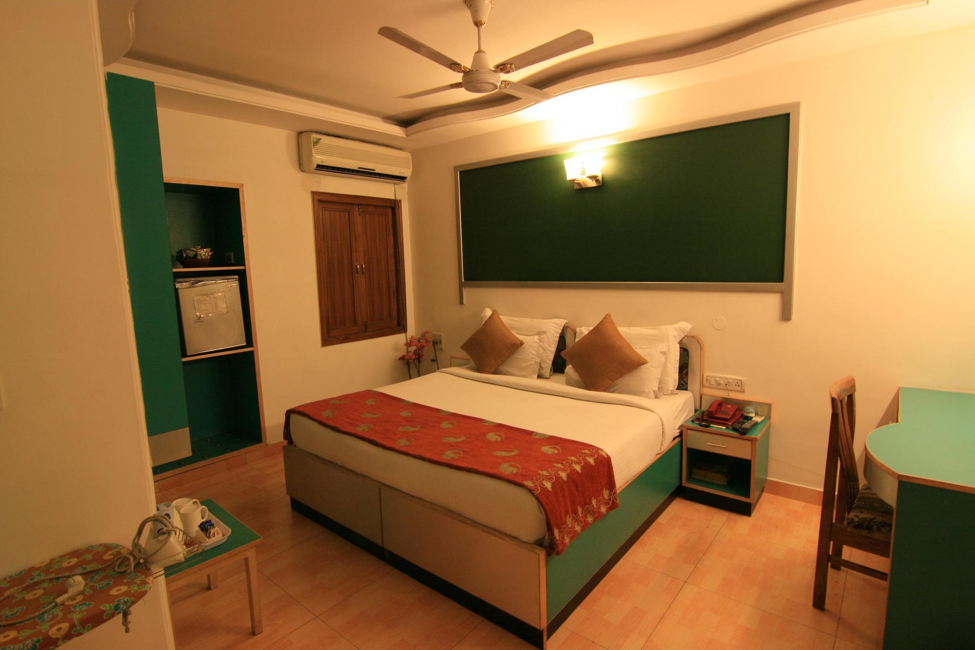 Hotel Sri Nanak Continental Delhi  Camera foto