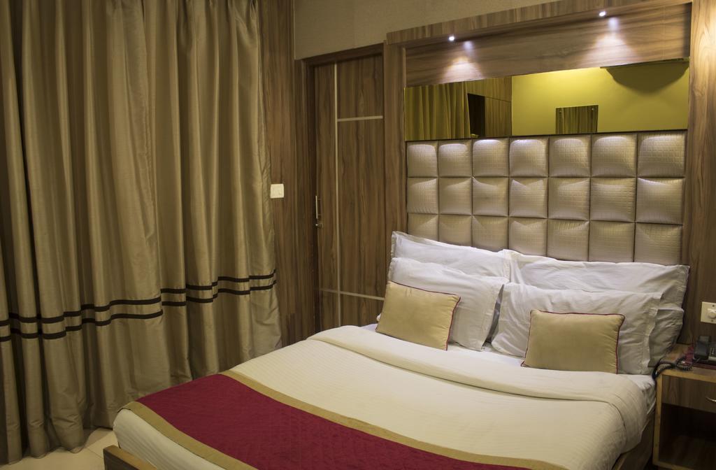 Hotel Sri Nanak Continental Delhi  Esterno foto