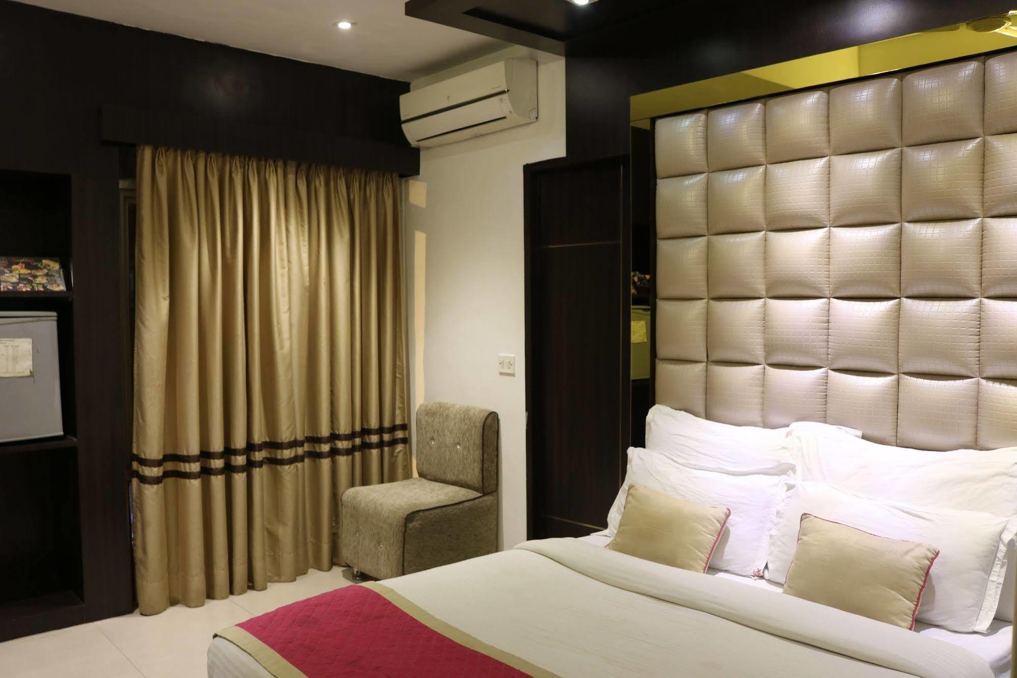 Hotel Sri Nanak Continental Delhi  Esterno foto