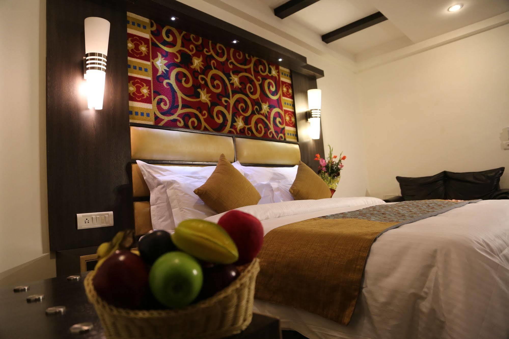 Hotel Sri Nanak Continental Delhi  Esterno foto