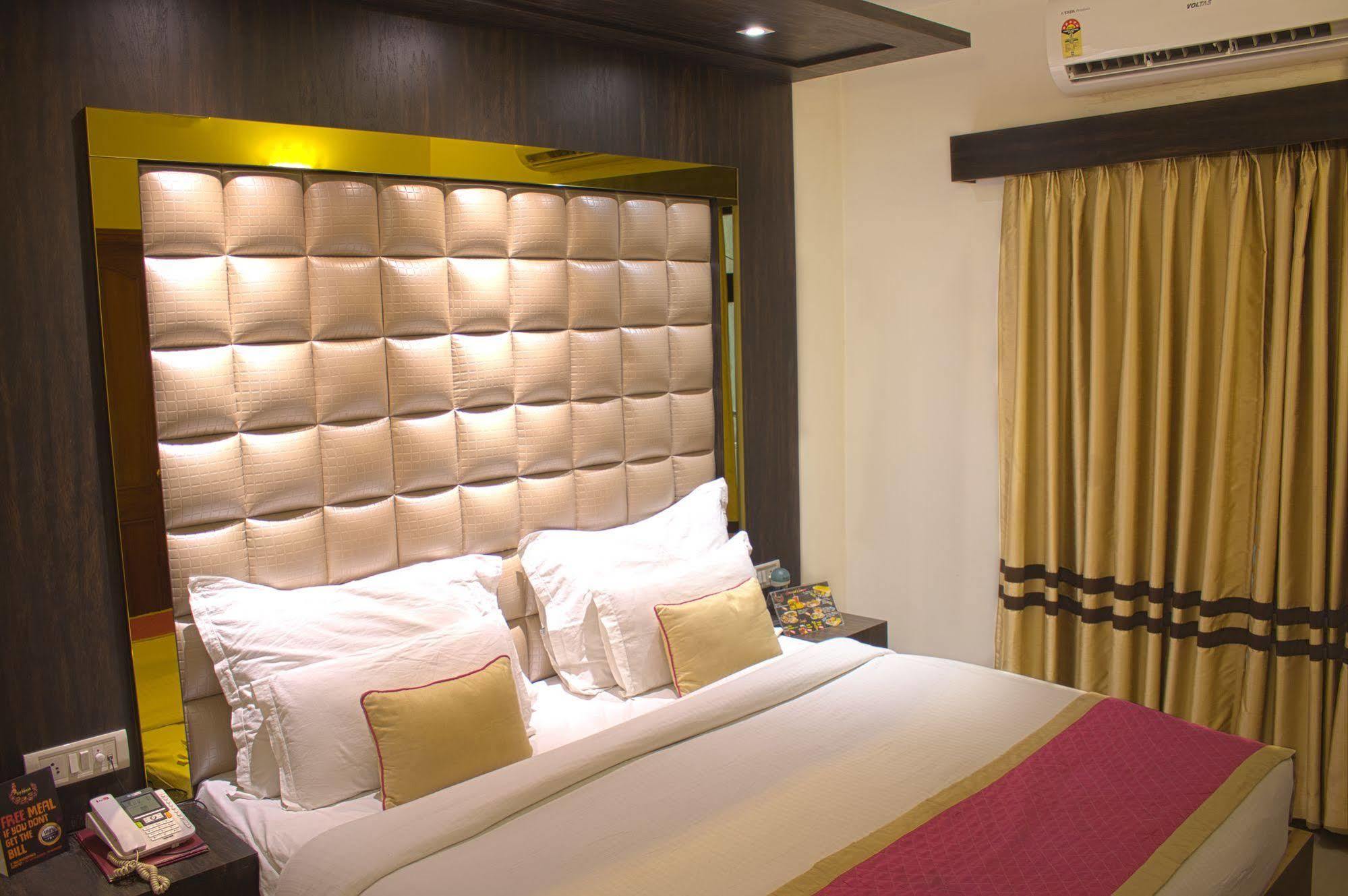 Hotel Sri Nanak Continental Delhi  Esterno foto